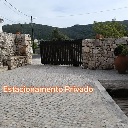 Casa Da Pedra - Porto De Mos, Leiria Bed & Breakfast 3*